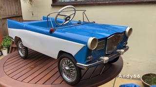 TM0506 Triang Wolseley Pedal Car