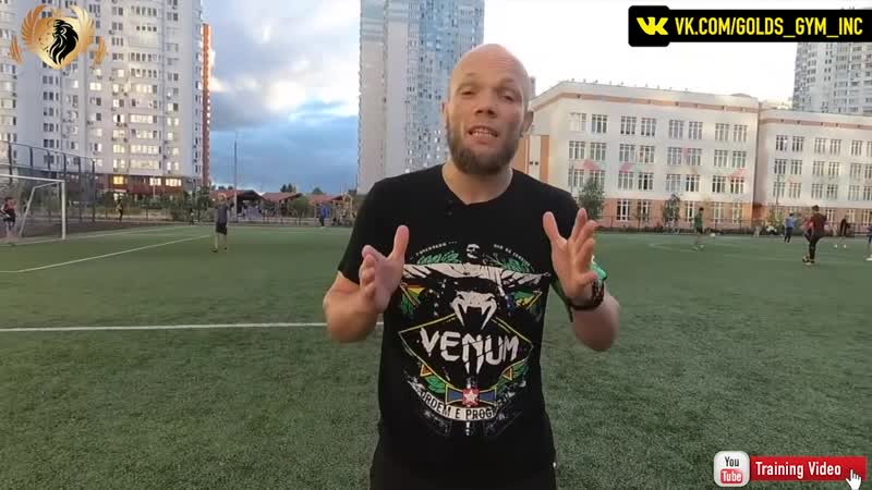 Удар двумя ногами в прыжке вле т