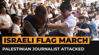 Palestinian journalist attacked by right-wing Jerusalem Day marchers | Al Jazeera Newsfeed
