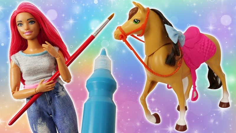 Le cheval de Barbie dans le salon de beauté. Pour quoi faire Vidéo en français pour