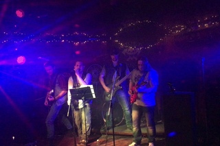Мать The Steel Rockers