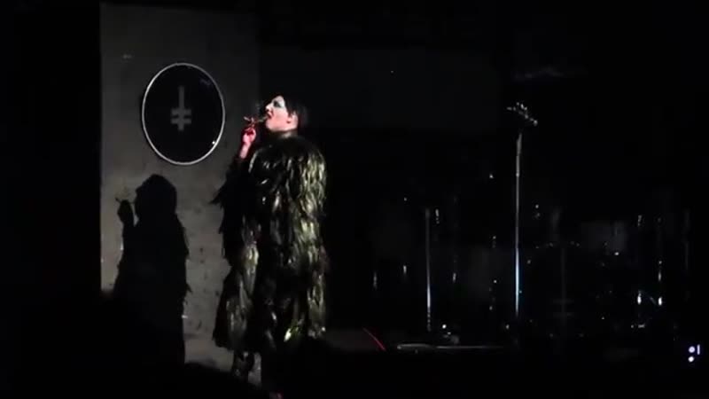 MARILYN MANSON Smokes Weed on Stage and Sings DOPE SHOW House Of Blues