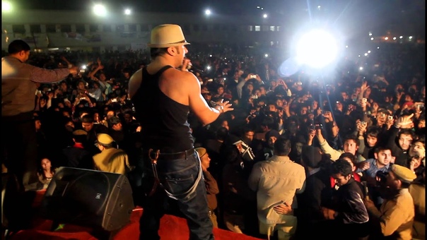 Yo Yo Honey Singh and Mafiamundeer at Deen Dayal Upadhyaya College Delhi Part