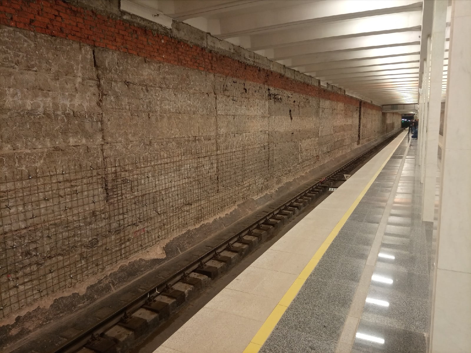 НА "КАШИРСКОЙ" ОПЯТЬ ОСТАНАВЛИВАЮТСЯ ПОЕЗДА В СТОРОНУ ЦЕНТРА Это картинка