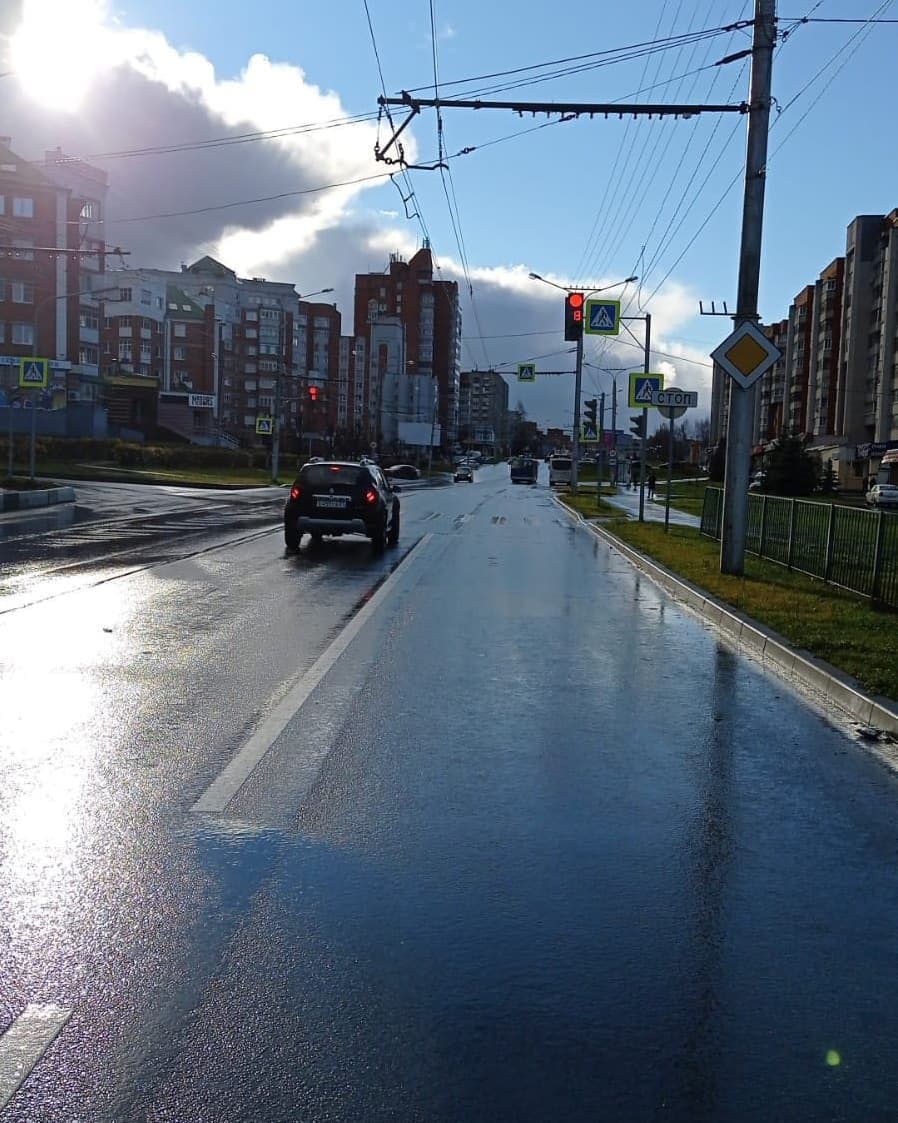 В Чебоксарах в 32-м автобусе женщина упала и получила травмы Это картинка