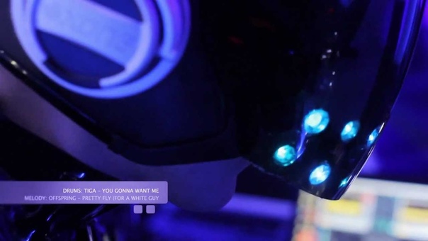 DJ Freak ( Anton Kiba) Silk nightclub ( Moscow): live pop mash up 15 tracks in 3